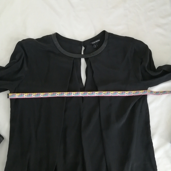 Club Monaco Silk Pleated Keyhole Neck Black Blouse With Lamb Leather Trim XS - Picture 15 of 16